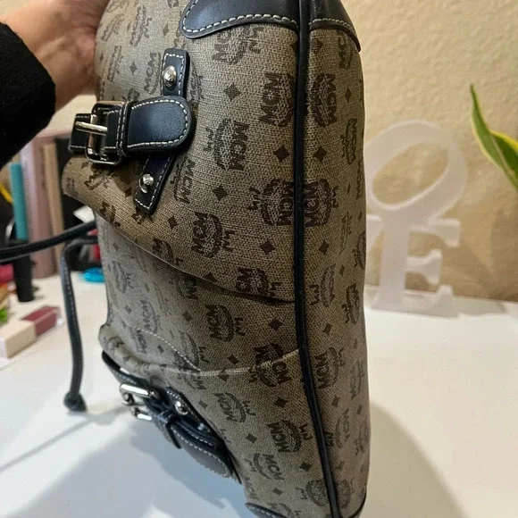 MCM DRAWSTRING HOBO - Picture 11 of 16